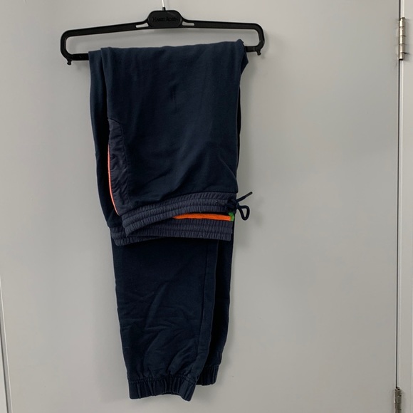 Hugo Boss sweatpants size large in good shape. - Picture 5 of 11